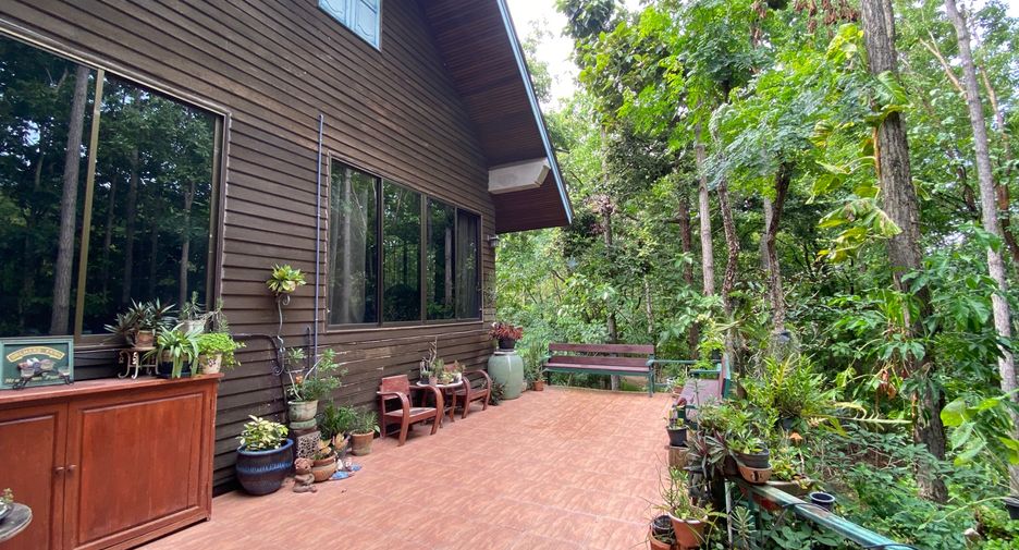For sale 4 bedrooms house in Mueang Lamphun, Lamphun