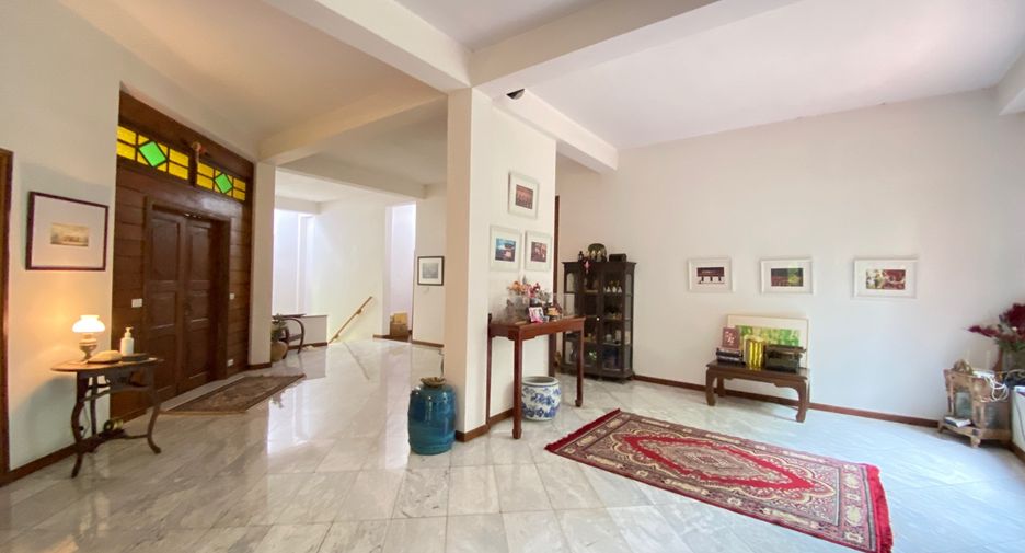 For sale 4 bedrooms house in Mueang Lamphun, Lamphun