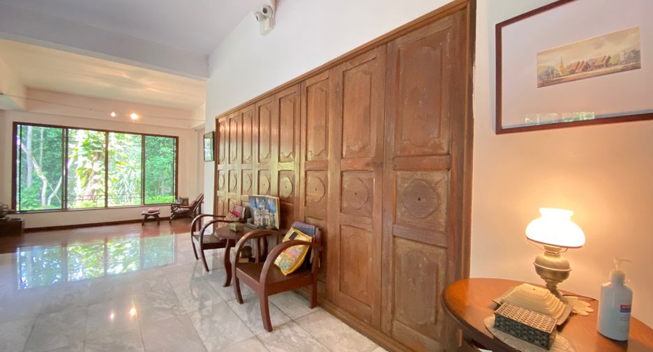 For sale 4 bedrooms house in Mueang Lamphun, Lamphun