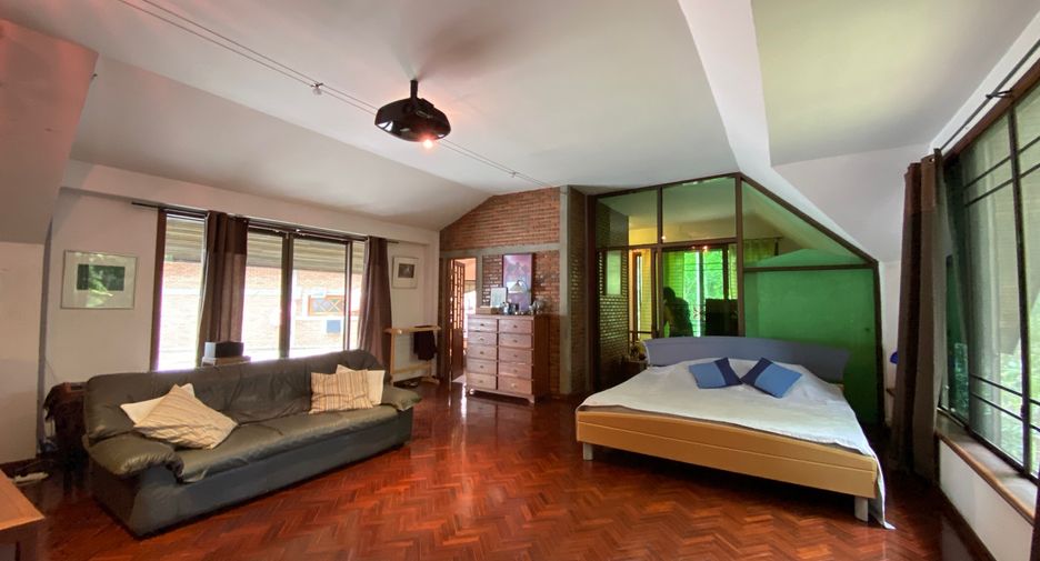 For sale 4 bedrooms house in Mueang Lamphun, Lamphun