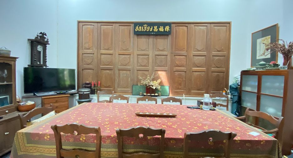 For sale 4 bedrooms house in Mueang Lamphun, Lamphun