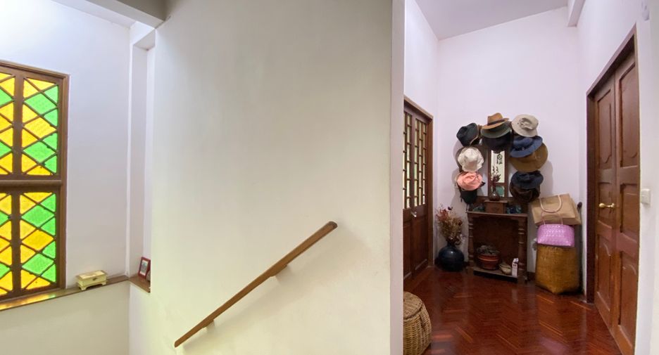 For sale 4 bedrooms house in Mueang Lamphun, Lamphun