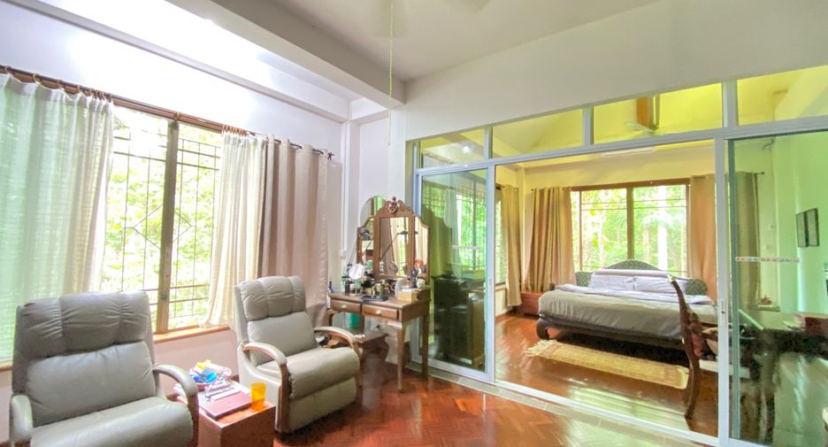 For sale 4 bedrooms house in Mueang Lamphun, Lamphun