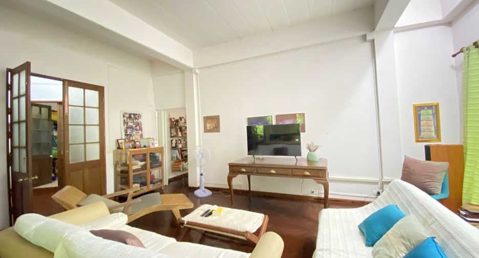 For sale 4 bedrooms house in Mueang Lamphun, Lamphun