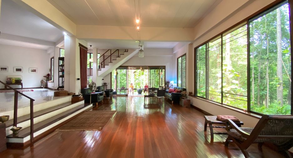 For sale 4 bedrooms house in Mueang Lamphun, Lamphun