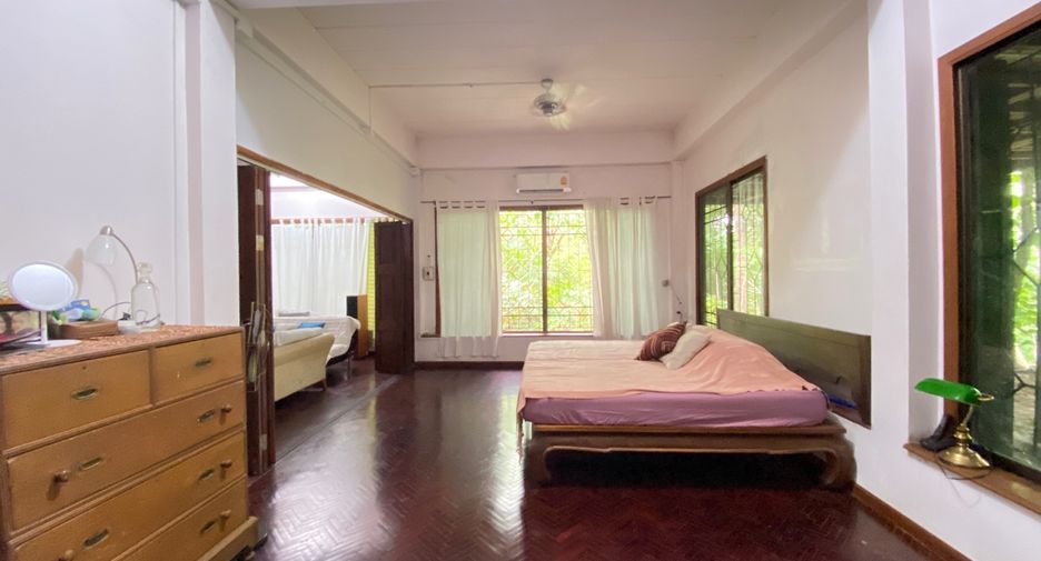 For sale 4 bedrooms house in Mueang Lamphun, Lamphun