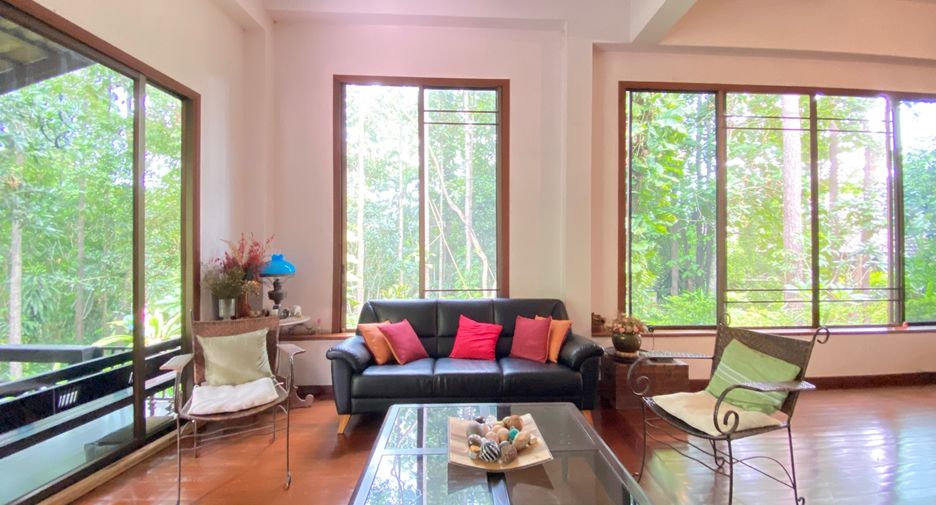 For sale 4 bedrooms house in Mueang Lamphun, Lamphun