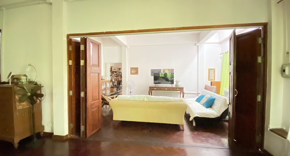 For sale 4 bedrooms house in Mueang Lamphun, Lamphun