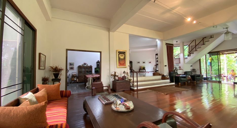 For sale 4 bedrooms house in Mueang Lamphun, Lamphun