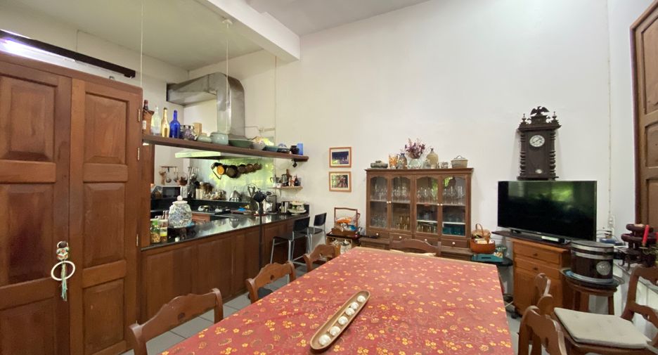 For sale 4 bedrooms house in Mueang Lamphun, Lamphun