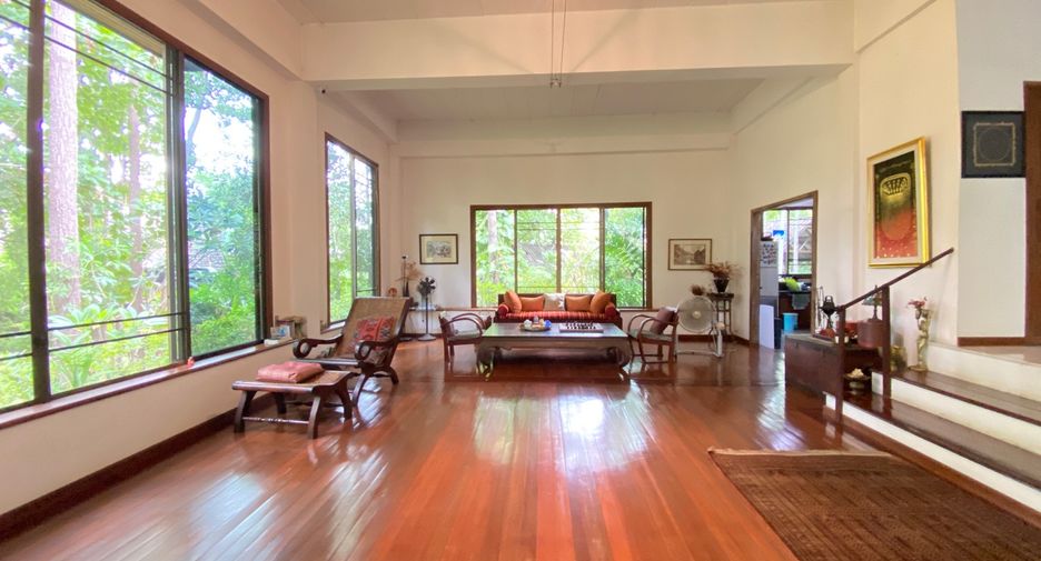 For sale 4 bedrooms house in Mueang Lamphun, Lamphun