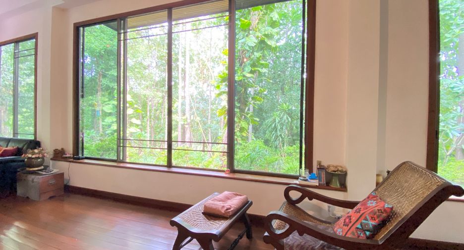 For sale 4 bedrooms house in Mueang Lamphun, Lamphun