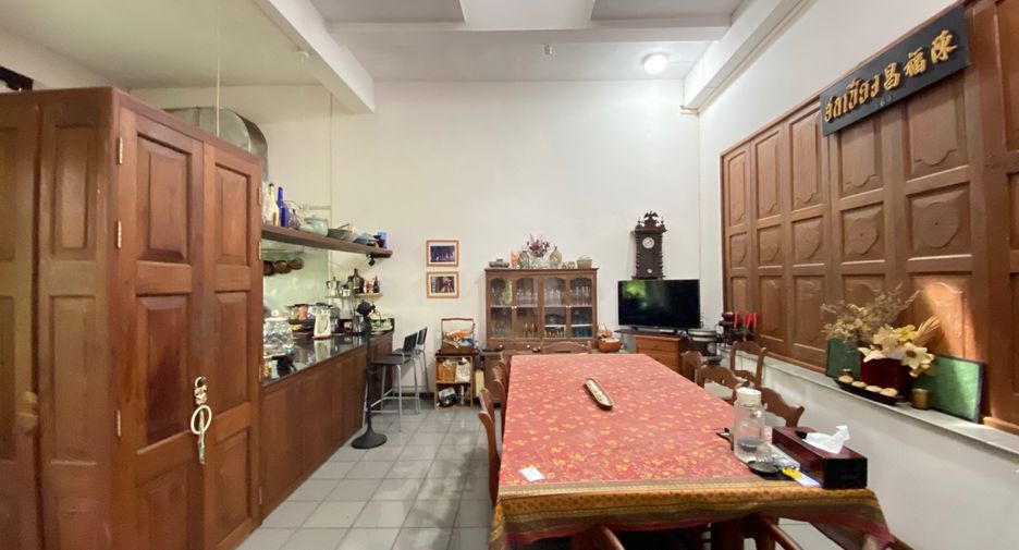 For sale 4 bedrooms house in Mueang Lamphun, Lamphun