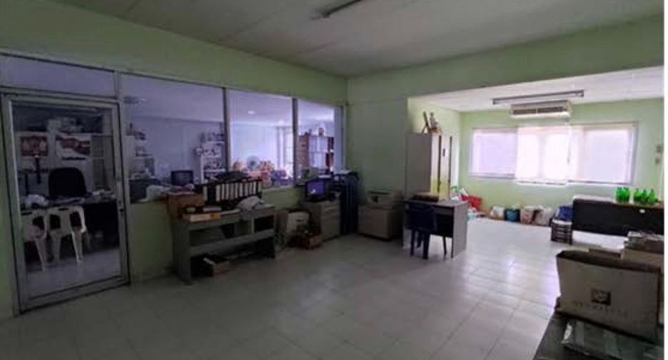 For sale 10 bedrooms retail Space in Lat Phrao, Bangkok