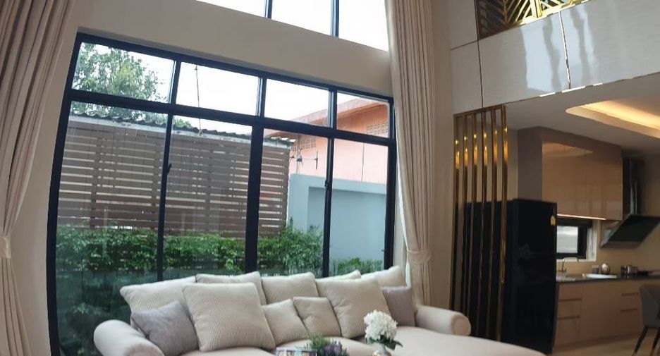 For rent and for sale 4 bed townhouse in Lat Phrao, Bangkok