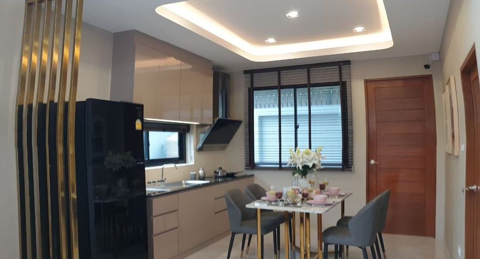 For rent and for sale 4 bed townhouse in Lat Phrao, Bangkok