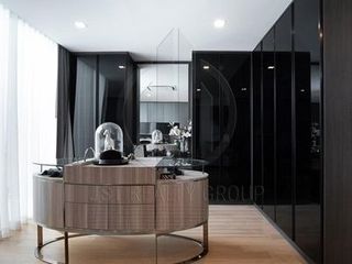 For sale 4 Beds house in Wang Thonglang, Bangkok