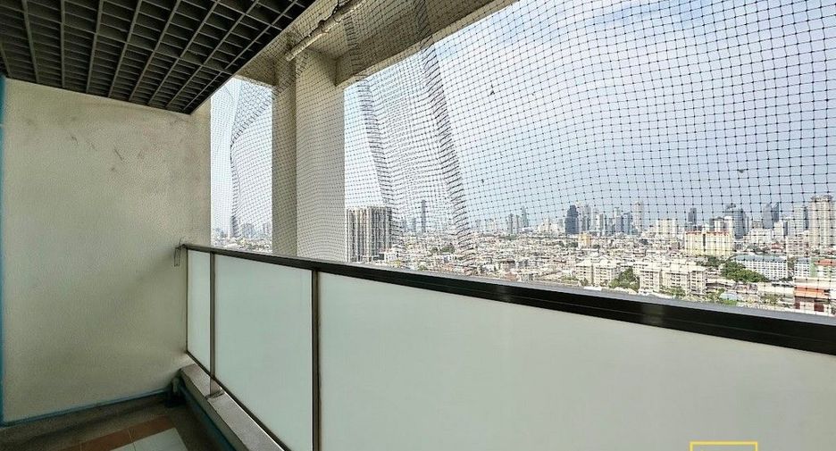 For rent 2 bedrooms condo in Yan Nawa, Bangkok
