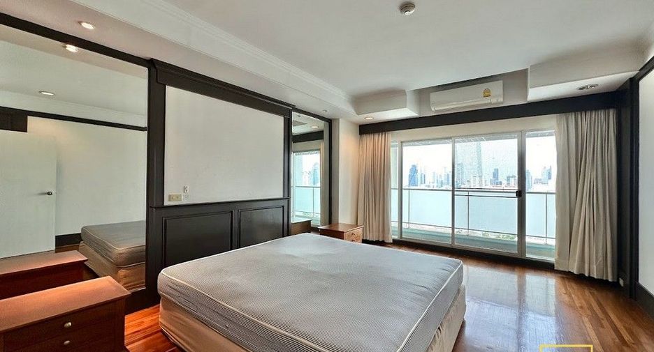 For rent 2 bedrooms condo in Yan Nawa, Bangkok