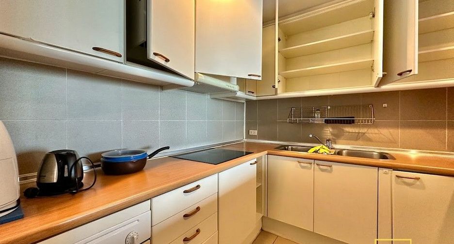 For rent 2 bedrooms condo in Yan Nawa, Bangkok