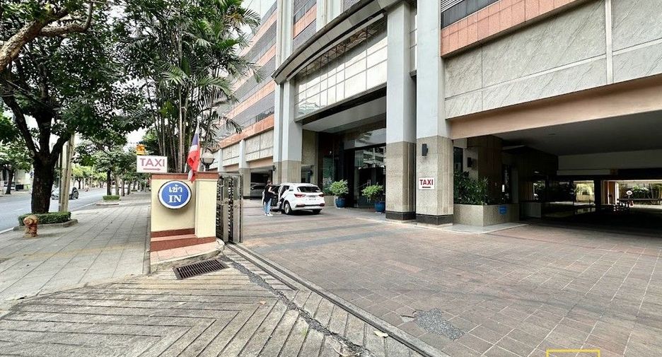 For rent 2 bedrooms condo in Yan Nawa, Bangkok