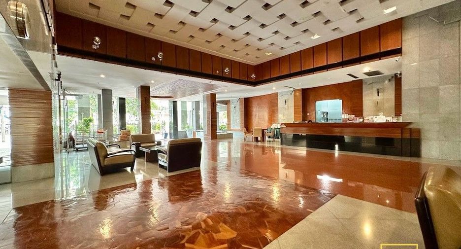 For rent 2 bedrooms condo in Yan Nawa, Bangkok