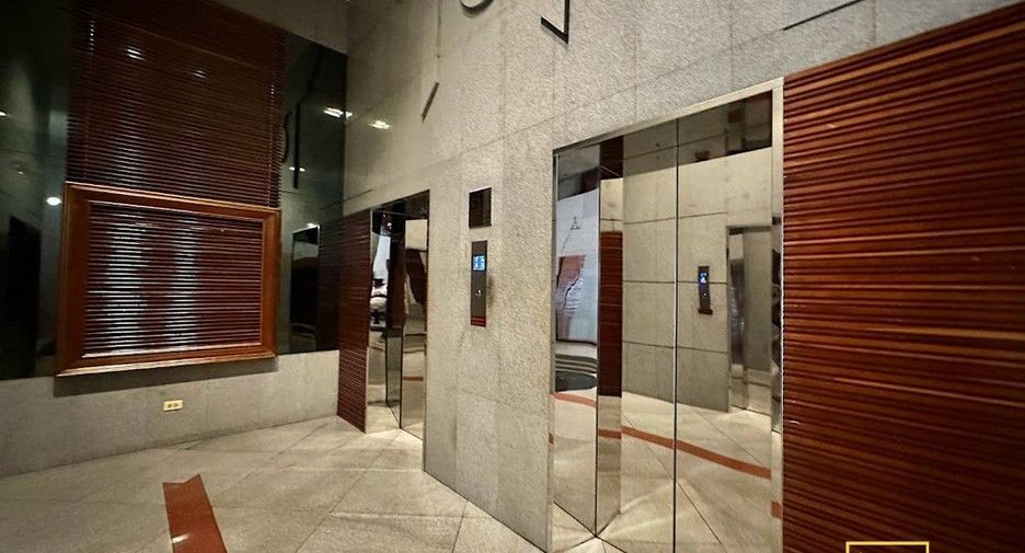 For rent 2 bedrooms condo in Yan Nawa, Bangkok
