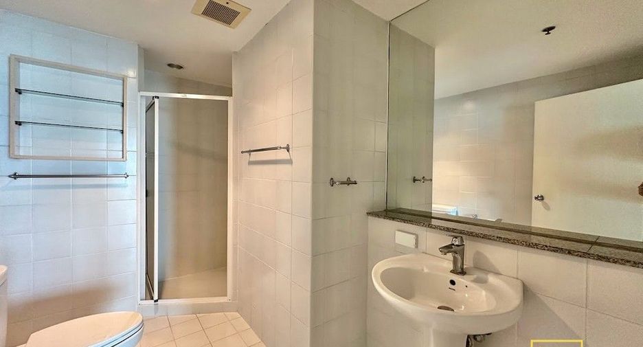 For rent 2 bedrooms condo in Yan Nawa, Bangkok