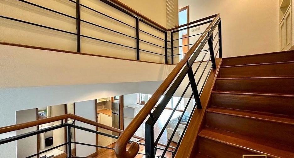 For rent 2 bedrooms condo in Yan Nawa, Bangkok