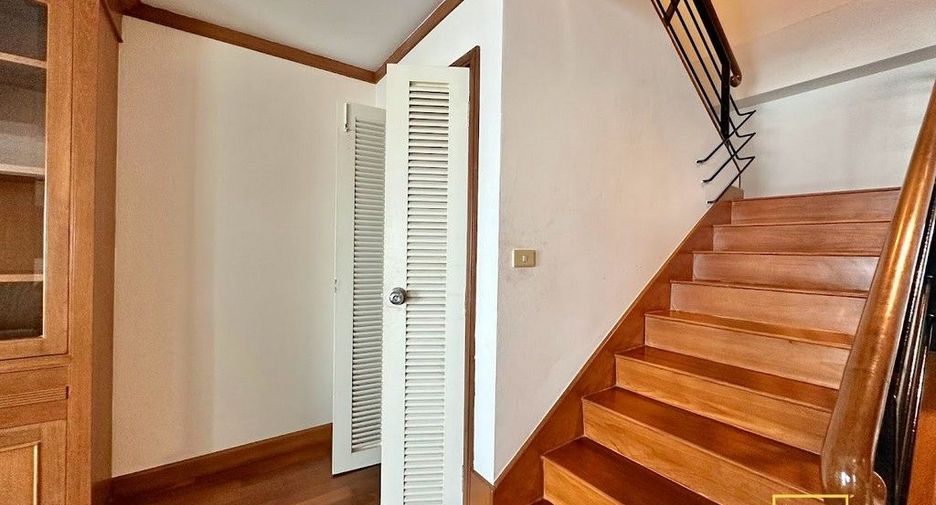 For rent 2 bedrooms condo in Yan Nawa, Bangkok