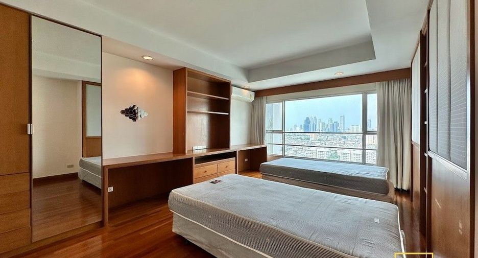 For rent 2 bedrooms condo in Yan Nawa, Bangkok