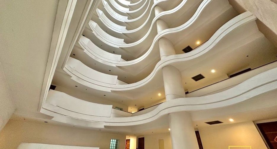 For rent 2 bedrooms condo in Yan Nawa, Bangkok