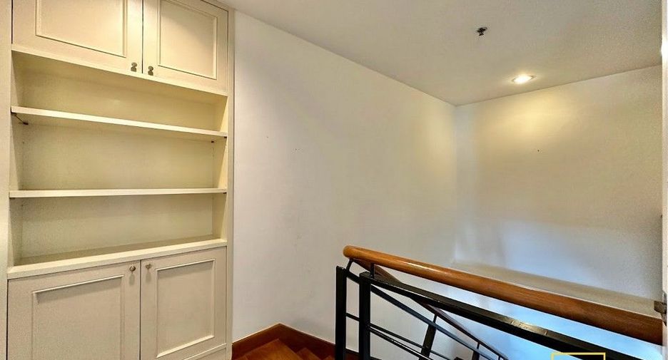 For rent 2 bedrooms condo in Yan Nawa, Bangkok