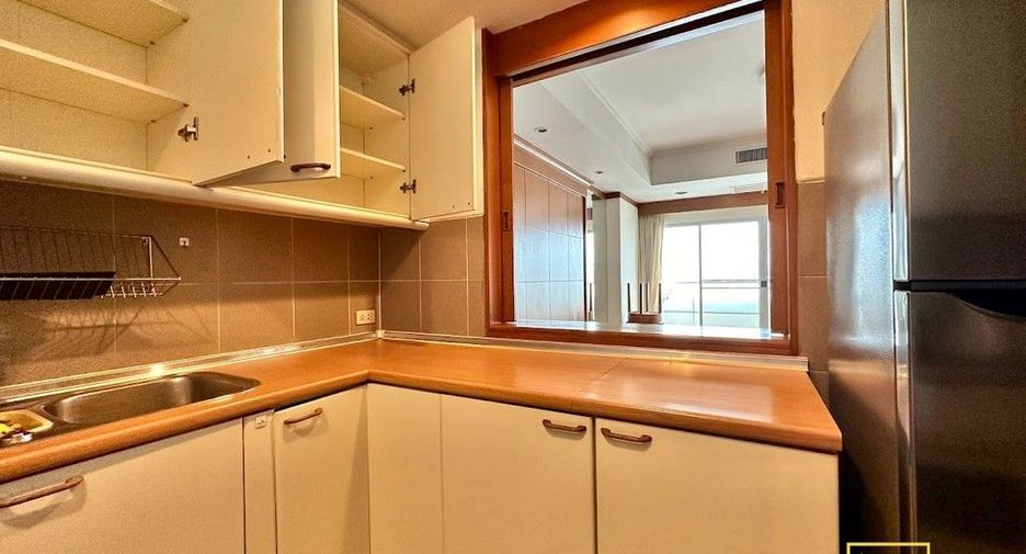 For rent 2 bedrooms condo in Yan Nawa, Bangkok