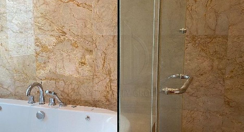 For sale 2 bedrooms condo in Pathum Wan, Bangkok