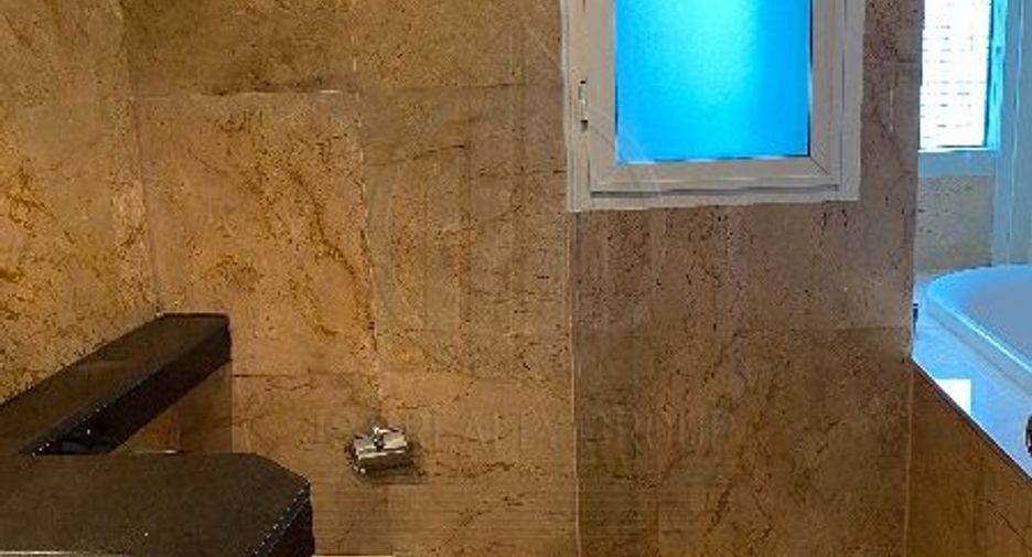 For sale 2 bedrooms condo in Pathum Wan, Bangkok