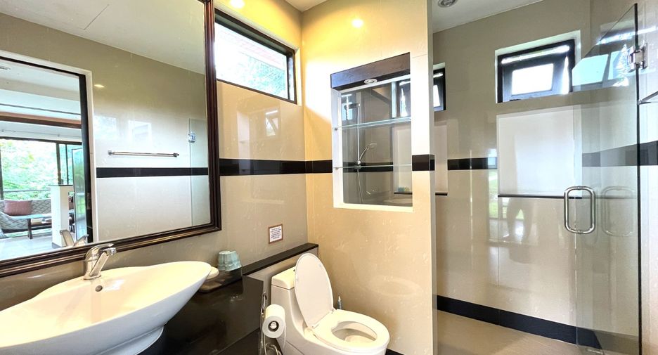For sale 8 bedrooms retail Space in Mueang Krabi, Krabi