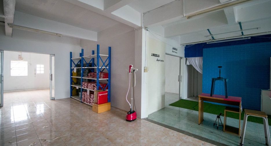 For sale retail Space in Pom Prap Sattru Phai, Bangkok