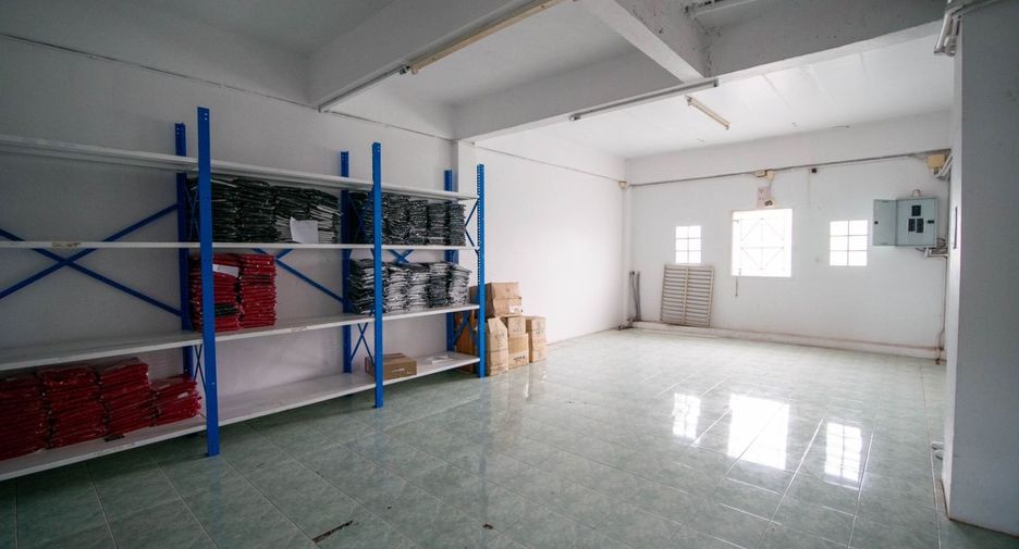 For sale retail Space in Pom Prap Sattru Phai, Bangkok
