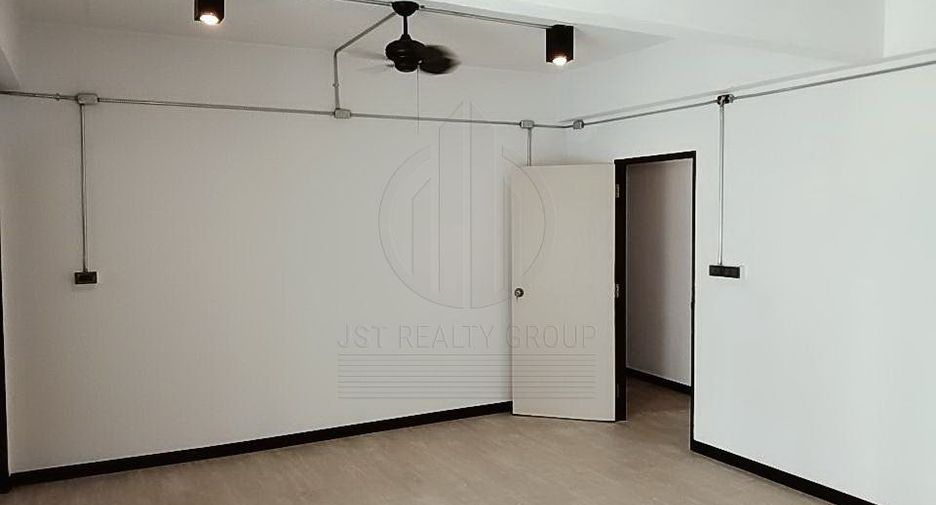 For sale 4 bedrooms townhouse in Sathon, Bangkok