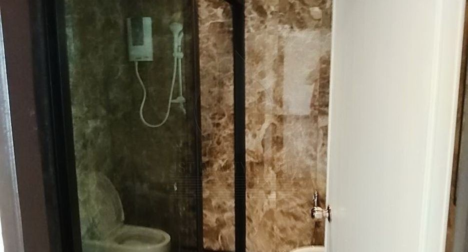 For sale 4 bedrooms townhouse in Sathon, Bangkok