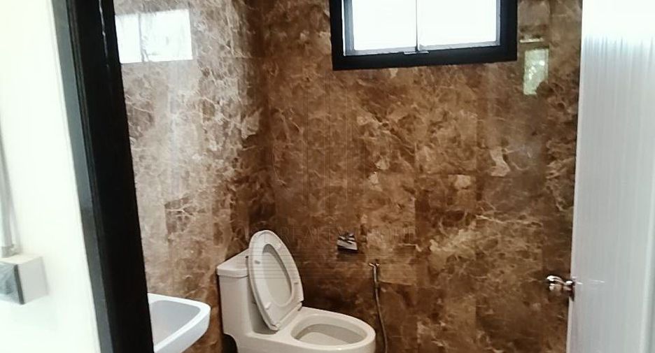 For sale 4 bedrooms townhouse in Sathon, Bangkok