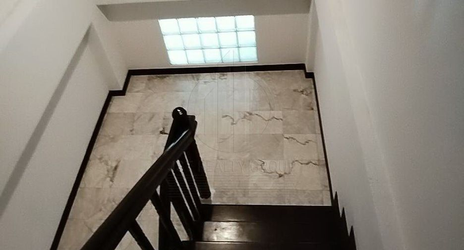 For sale 4 bedrooms townhouse in Sathon, Bangkok
