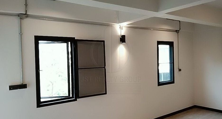 For sale 4 bedrooms townhouse in Sathon, Bangkok