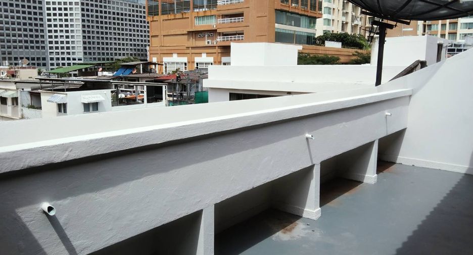 For sale 4 bedrooms townhouse in Sathon, Bangkok