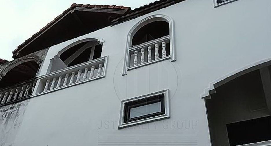 For sale 4 bedrooms townhouse in Sathon, Bangkok