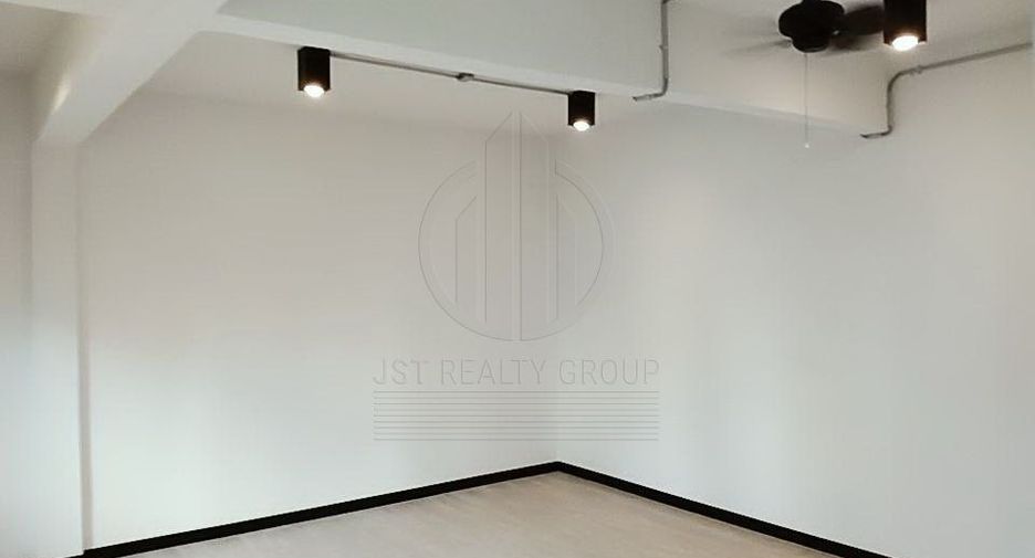 For sale 4 bedrooms townhouse in Sathon, Bangkok