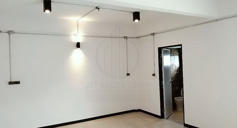 For sale 4 bedrooms townhouse in Sathon, Bangkok
