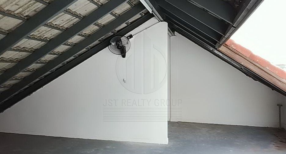 For sale 4 bedrooms townhouse in Sathon, Bangkok