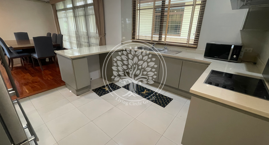 For rent and for sale 4 bedrooms house in Watthana, Bangkok